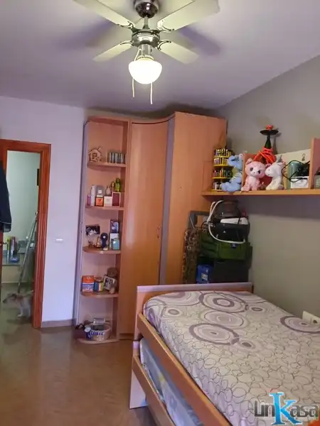Dormitori de Casa adosada en venda en Linares amb Calefacció, Traster i Piscina