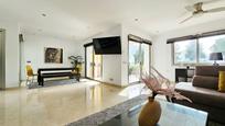 Living room of House or chalet for sale in Marbella  with Terrace and Balcony