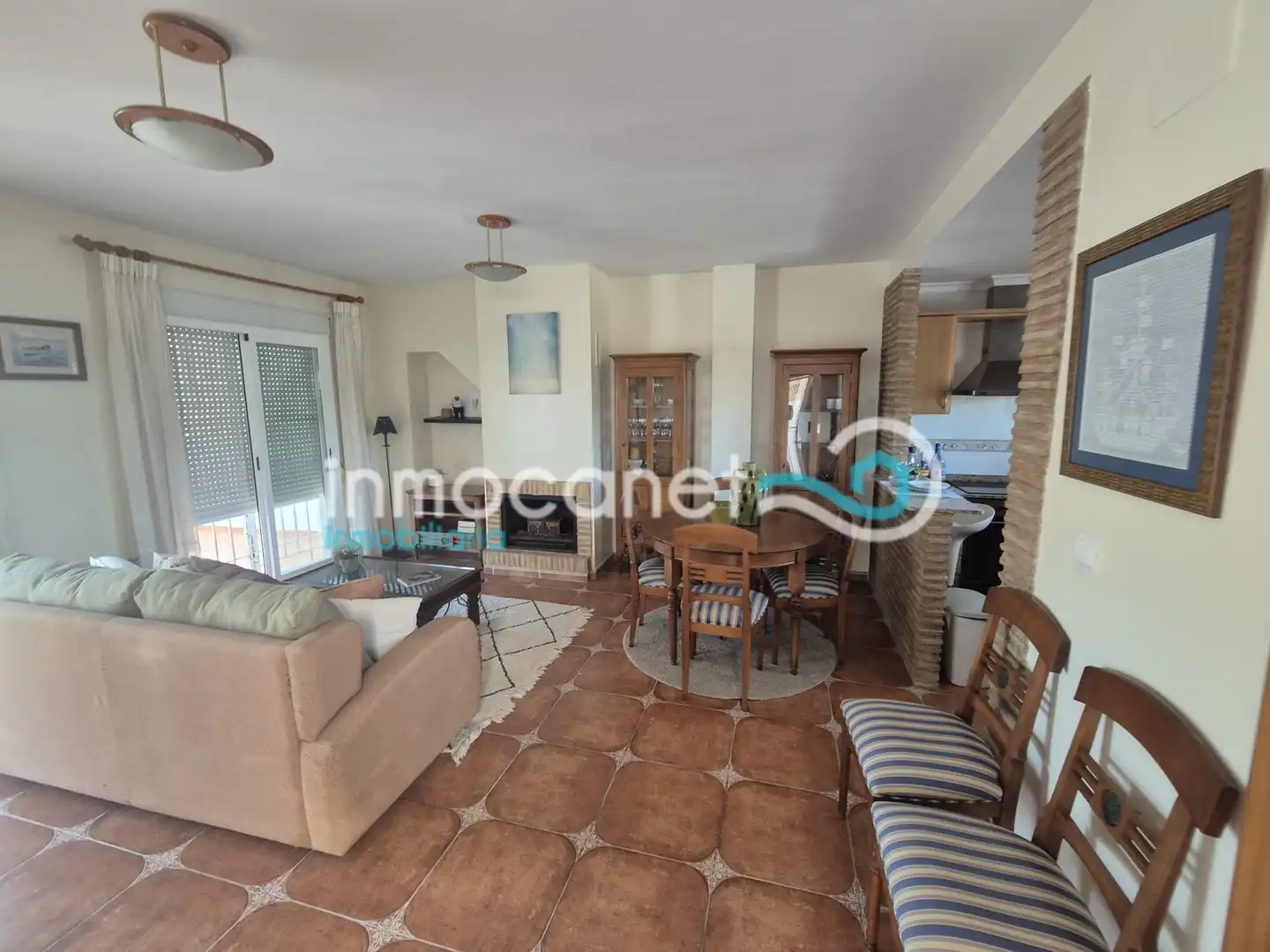 Sala d'estar de Casa adosada en venda en Oliva amb Jardí privat, Terrassa i Piscina
