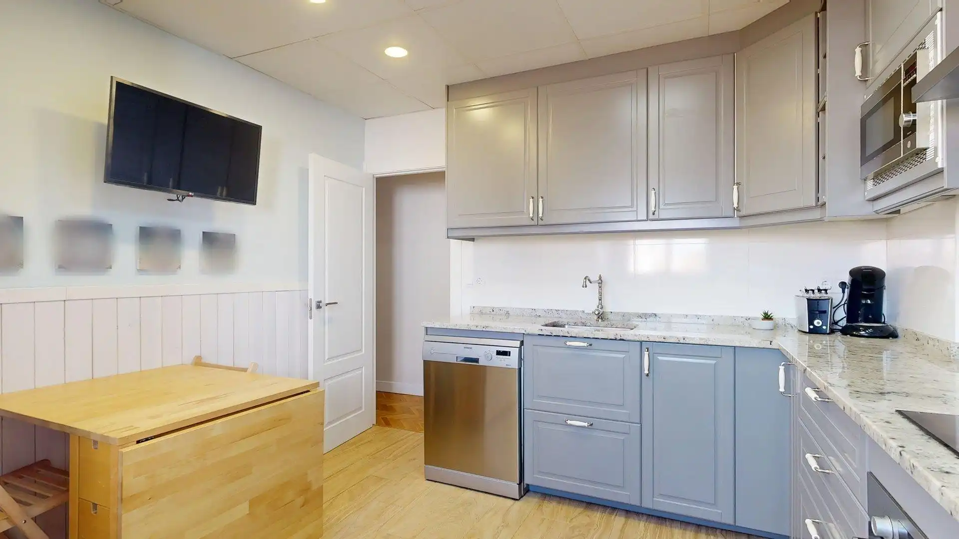 Kitchen of Flat for sale in Zaragoza  with Air Conditioner, Heating and Parquet flooring