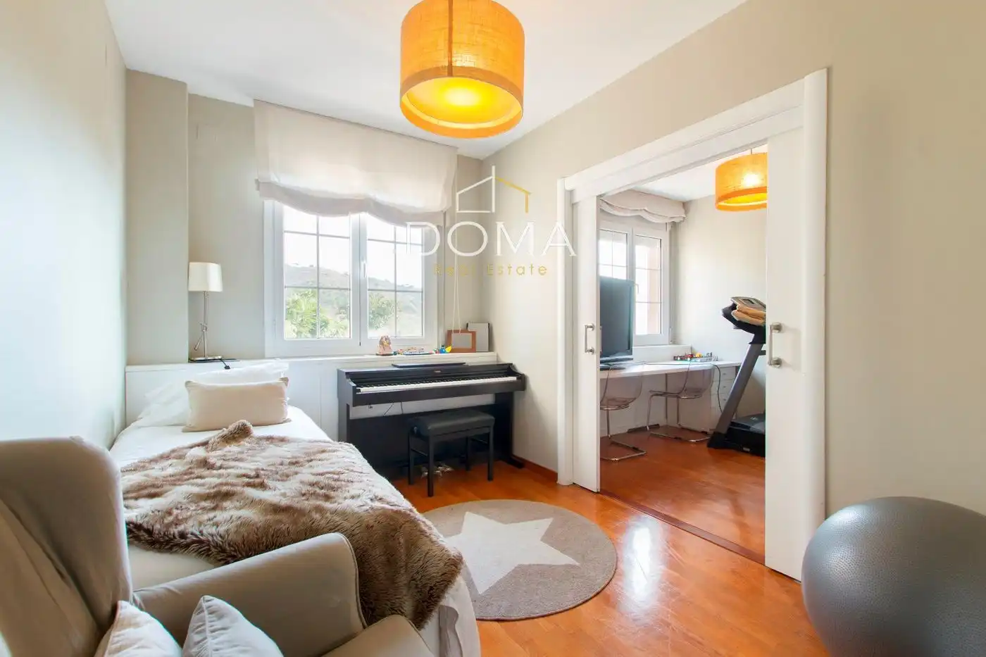 Habitación de Casa adosada en venta en Esplugues de Llobregat con Aire acondicionado, Calefacción y Terraza