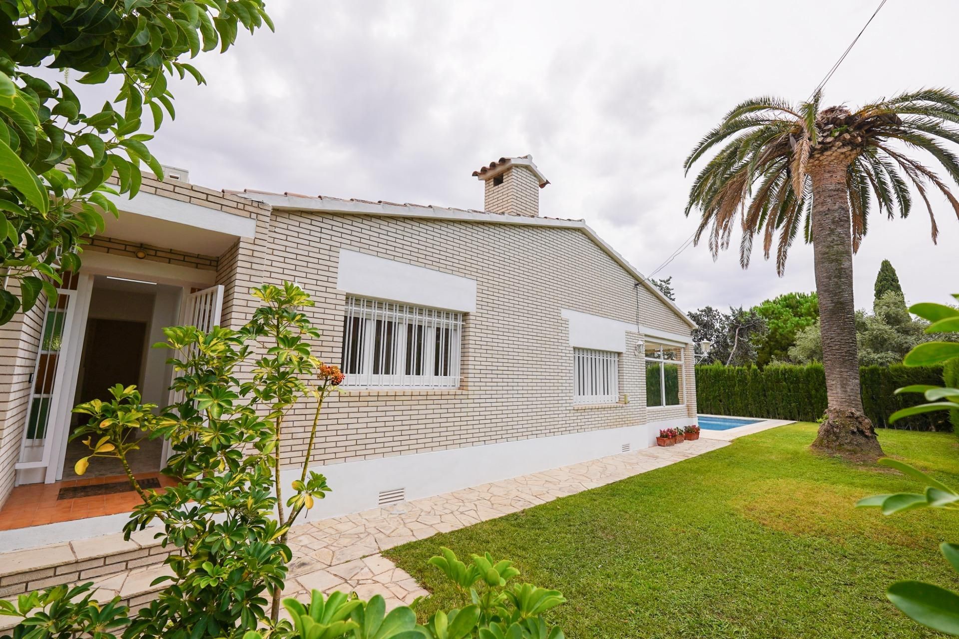 Exterior view of Houses for sale in Cambrils  with Air Conditioner, Private garden and Terrace