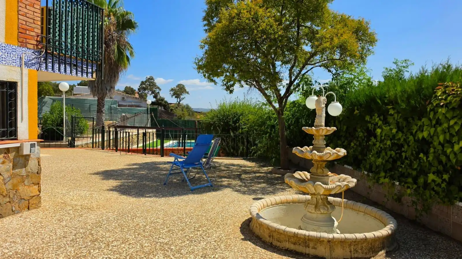 Piscina de Casa o xalet en venda en Guillena amb Aire condicionat, Piscina i Moblat