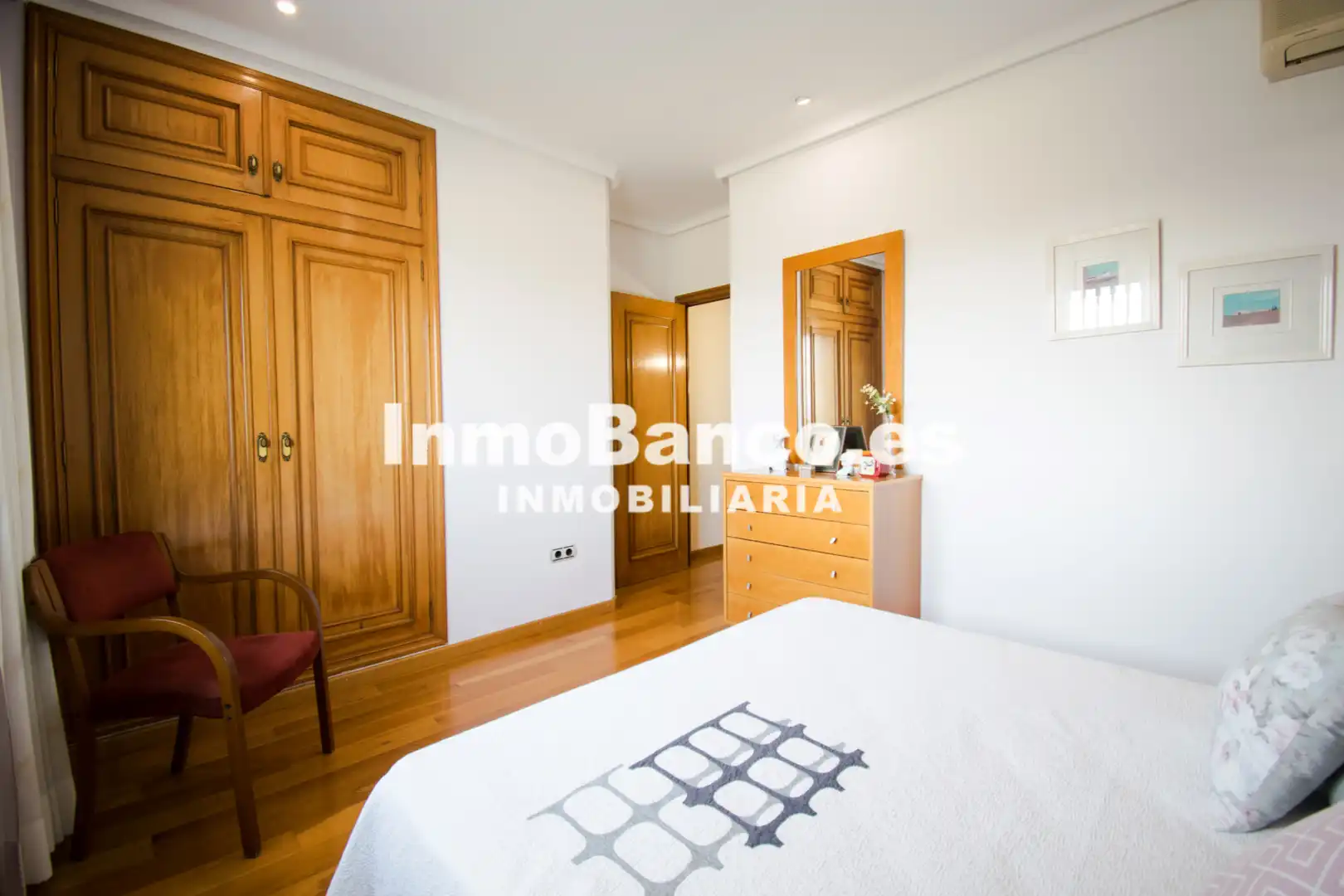 Habitación de Casa o chalet en venta en Chiva con Aire acondicionado, Calefacción y Jardín privado