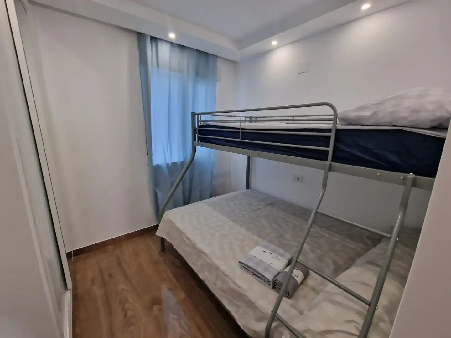 Dormitori de Apartament en venda en Torrevieja amb Aire condicionat, Terrassa i Moblat