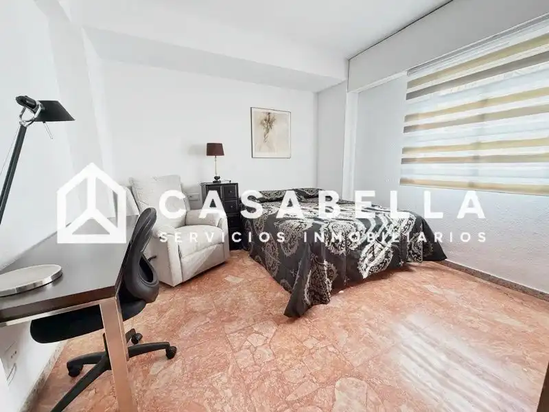 Schlafzimmer von Wohnung zur Miete in Valencia mit Klimaanlage, Heizung und Terrasse