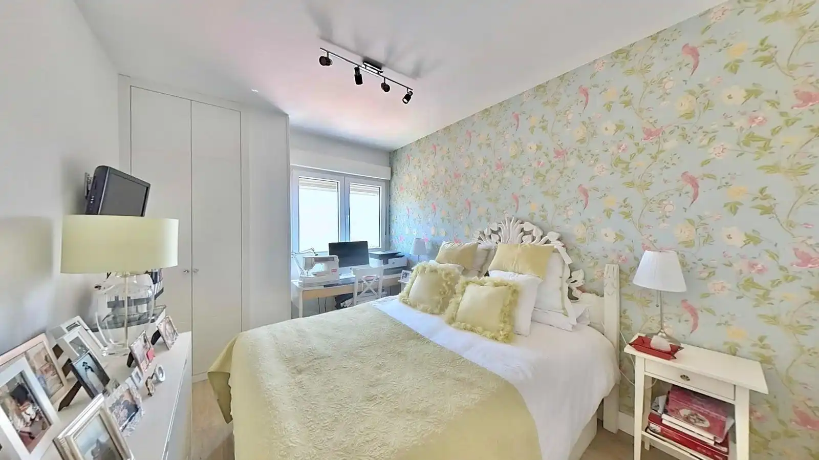 Habitación de Apartamento en venta en Boadilla del Monte con Aire acondicionado, Calefacción y Jardín privado