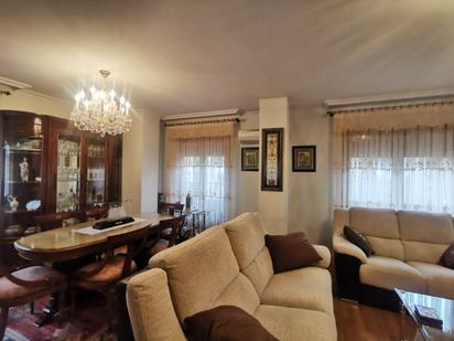 Living room of Flat for sale in Salamanca Capital  with Air Conditioner