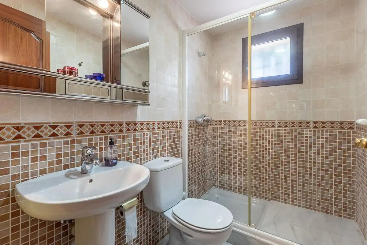 Baño de Casa o chalet en venta en Cájar con Calefacción, Jardín privado y Terraza