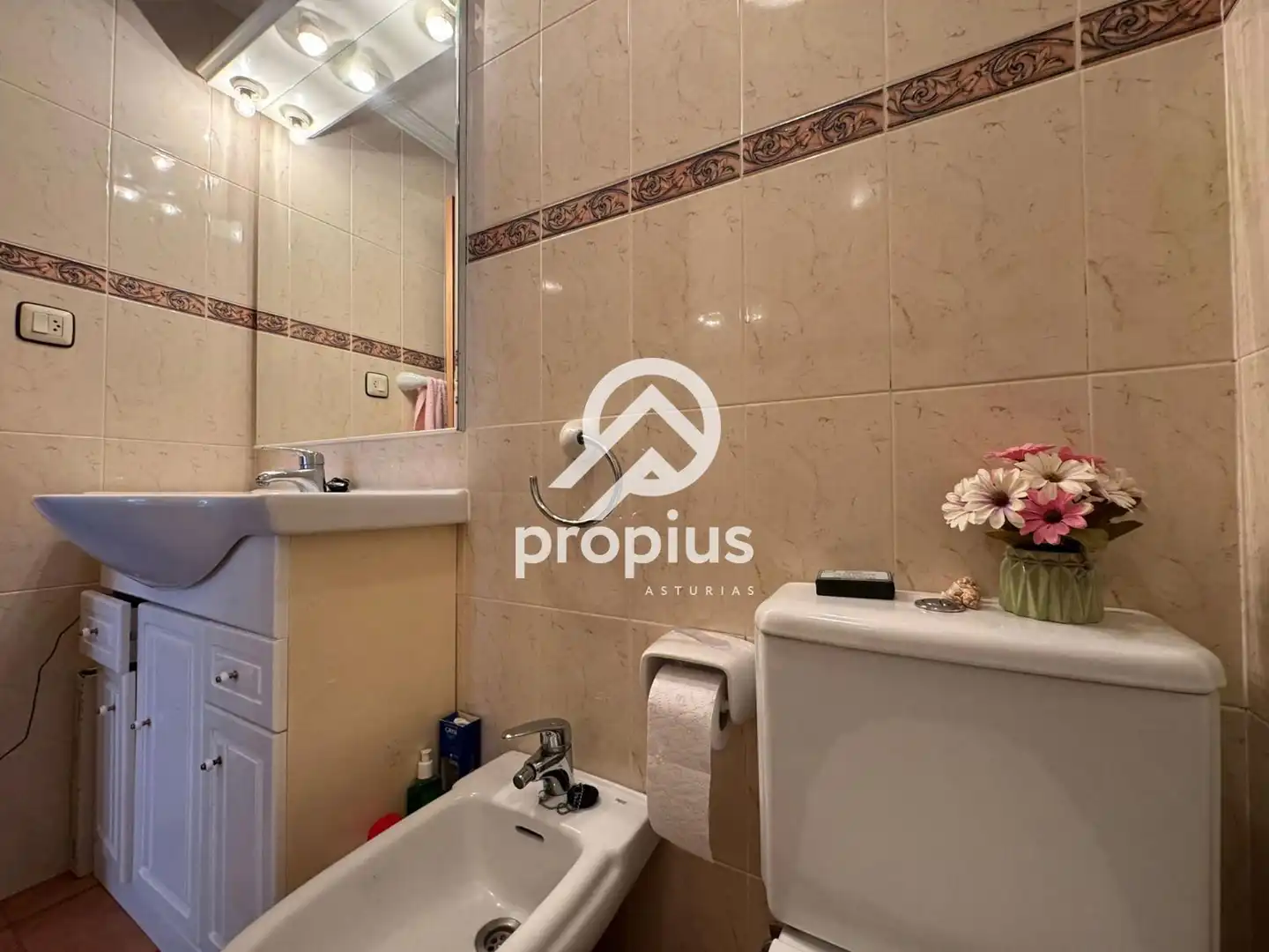 Badezimmer von Maisonette zum Verkauf in Llanes mit Heizung und Möbliert