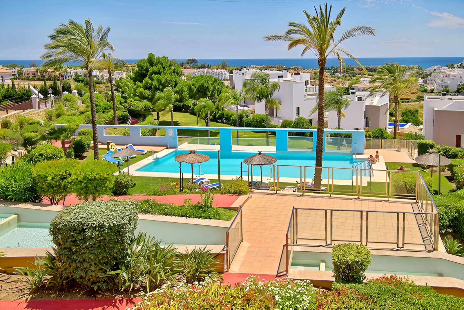 Swimming pool of Planta baja for sale in Estepona  with Air Conditioner, Terrace and Swimming Pool