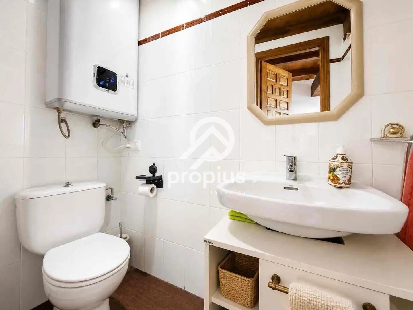 Baño de Casa adosada en venta en Llanes con Calefacción, Trastero y Amueblado