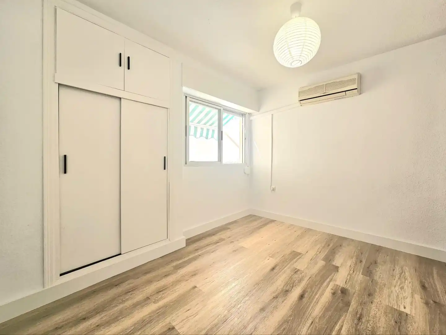 Habitación de Apartamento en venta en Torrevieja con Aire acondicionado