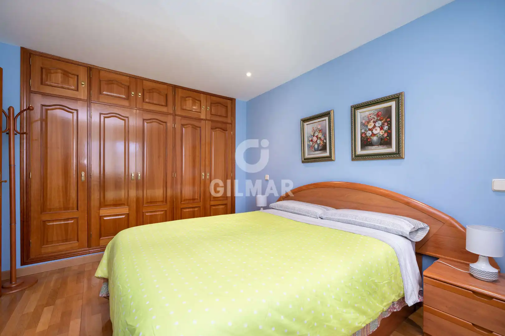 Habitación de Casa adosada en venta en Madrid con Calefacción, Jardín privado y Amueblado