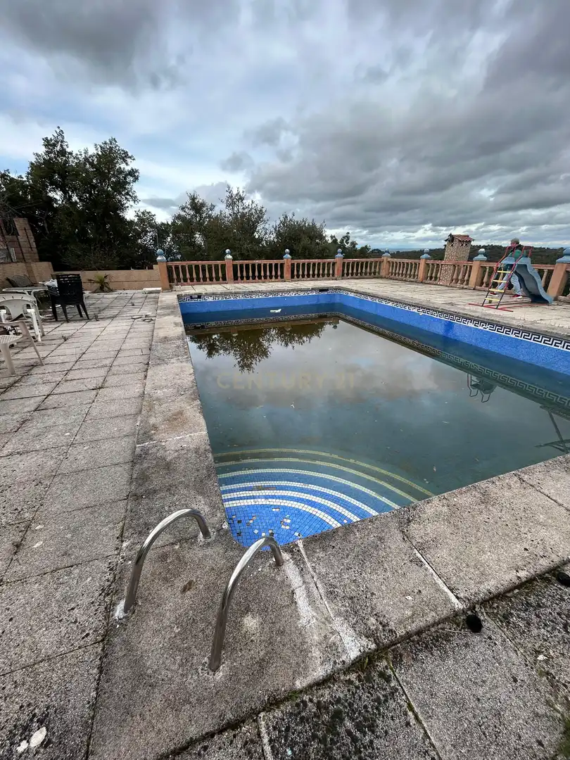 Piscina de Casa o xalet en venda en Cáceres amb Jardí privat i Piscina