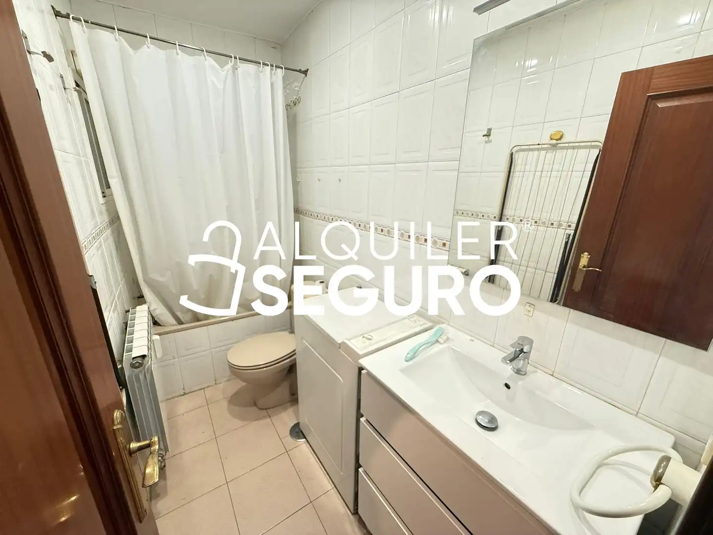 Bathroom of Study for rent in Madrid  with Heating and Furnished
