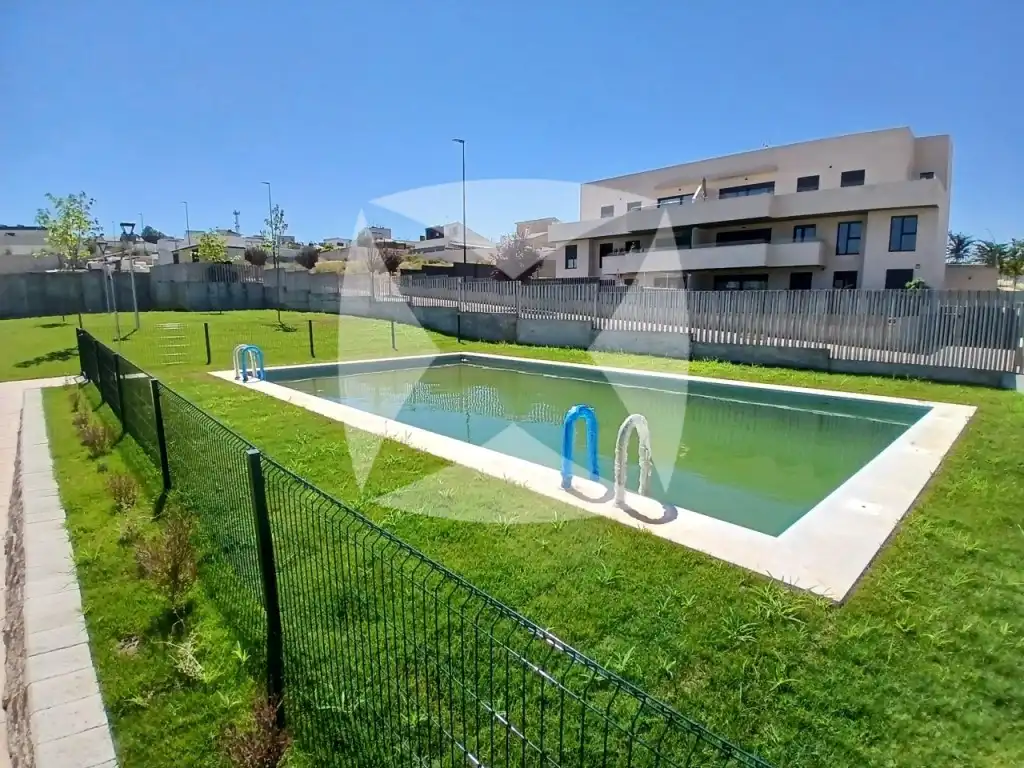 Piscina de Pis de lloguer en Badajoz amb Aire condicionat, Jardí privat i Terrassa