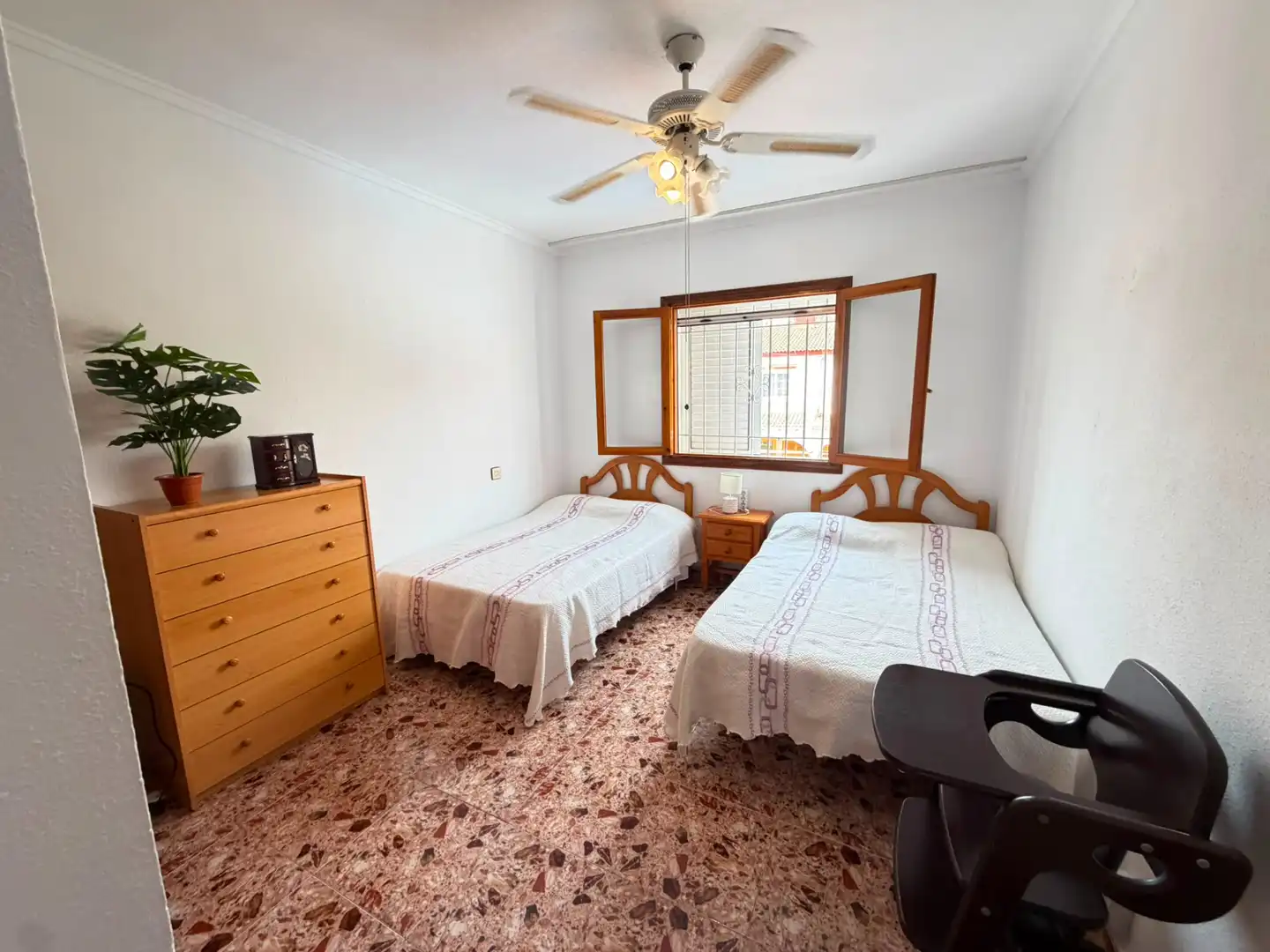 Schlafzimmer von Einfamilien-Reihenhaus zum Verkauf in Los Alcázares mit Klimaanlage, Abstellraum und Möbliert