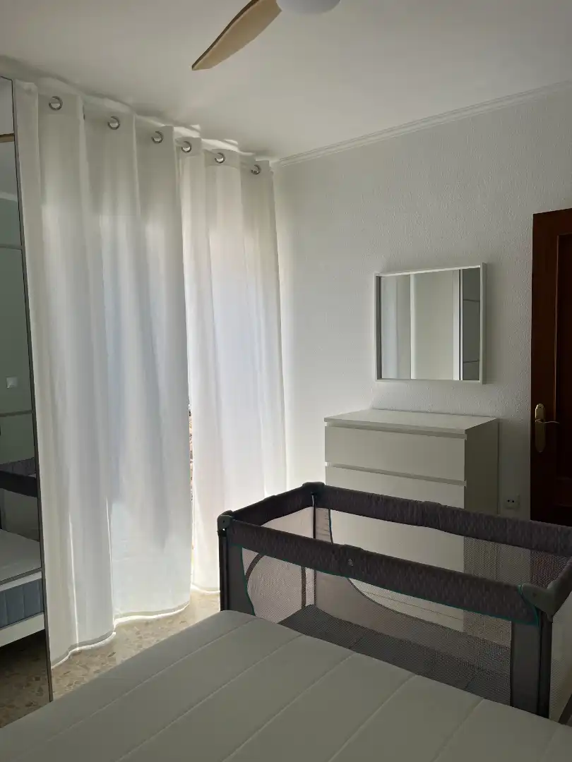 Habitación de Piso de alquiler en Salobreña con Aire acondicionado, Terraza y Amueblado