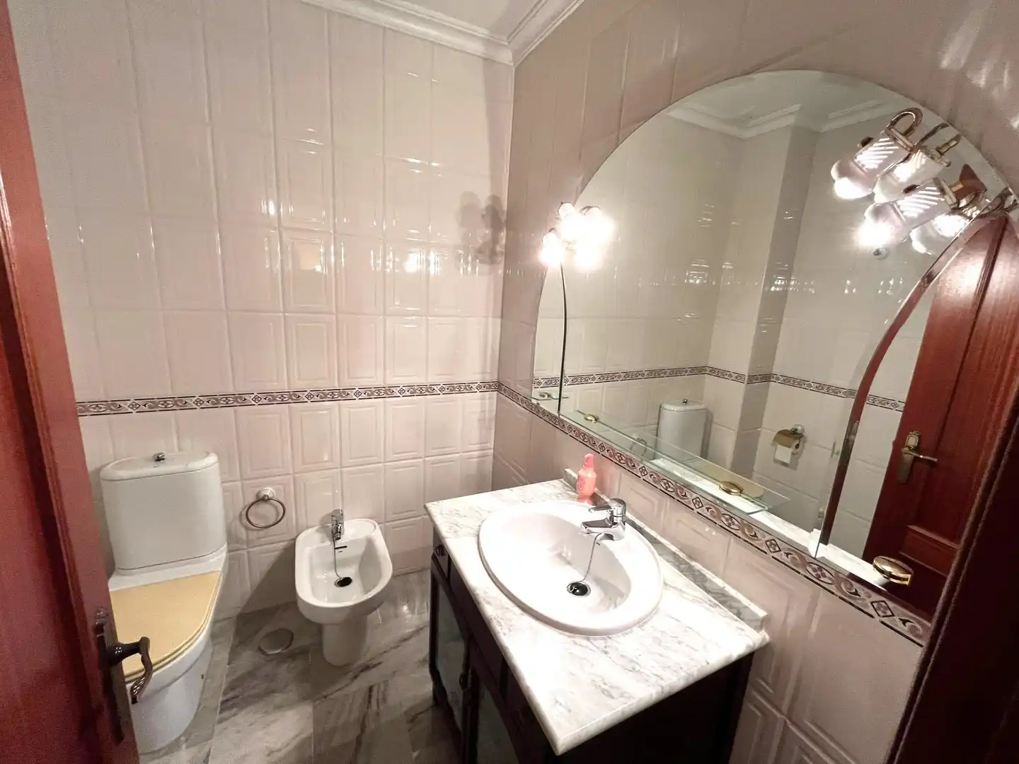 Baño de Casa adosada en venta en Moguer con Aire acondicionado, Terraza y Trastero
