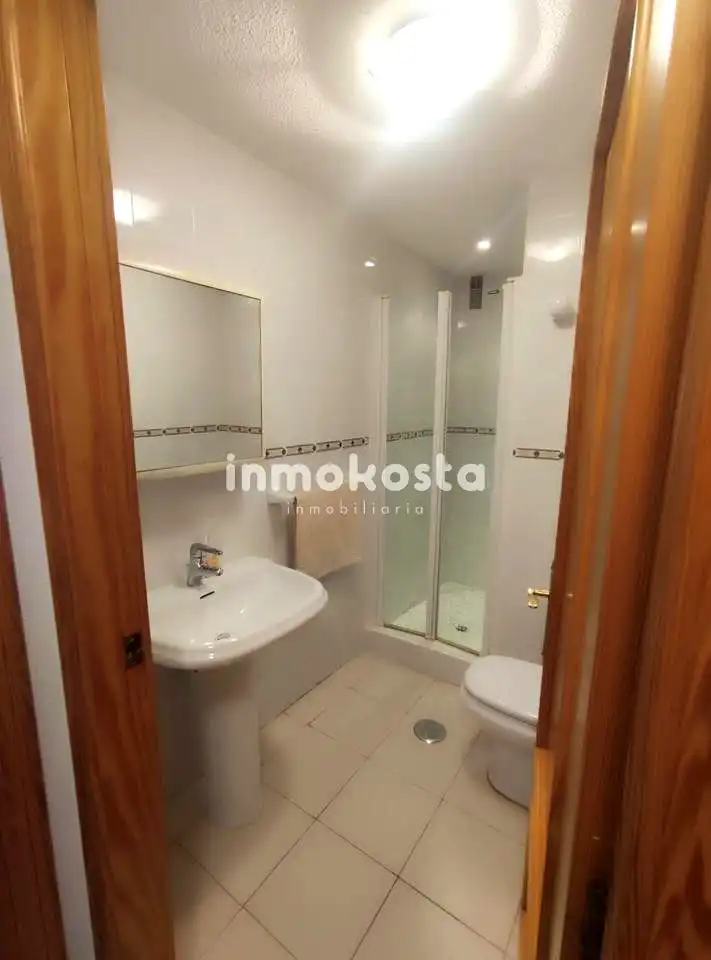 Bathroom of Flat for sale in L'Alfàs del Pi  with Air Conditioner, Terrace and Community pool