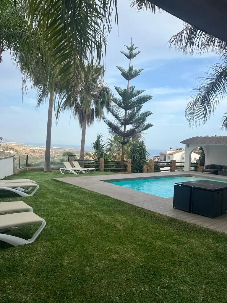 Piscina de Casa o chalet de alquiler en Salobreña con Aire acondicionado, Jardín privado y Parquet