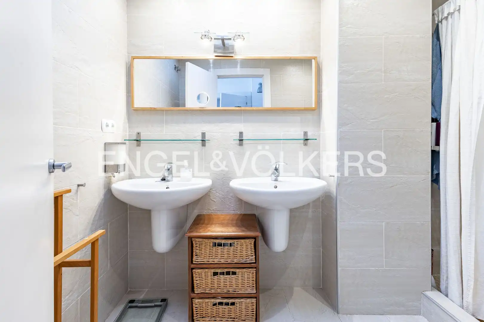 Baño de Casa adosada de alquiler en Tiana con Aire acondicionado, Calefacción y Jardín privado