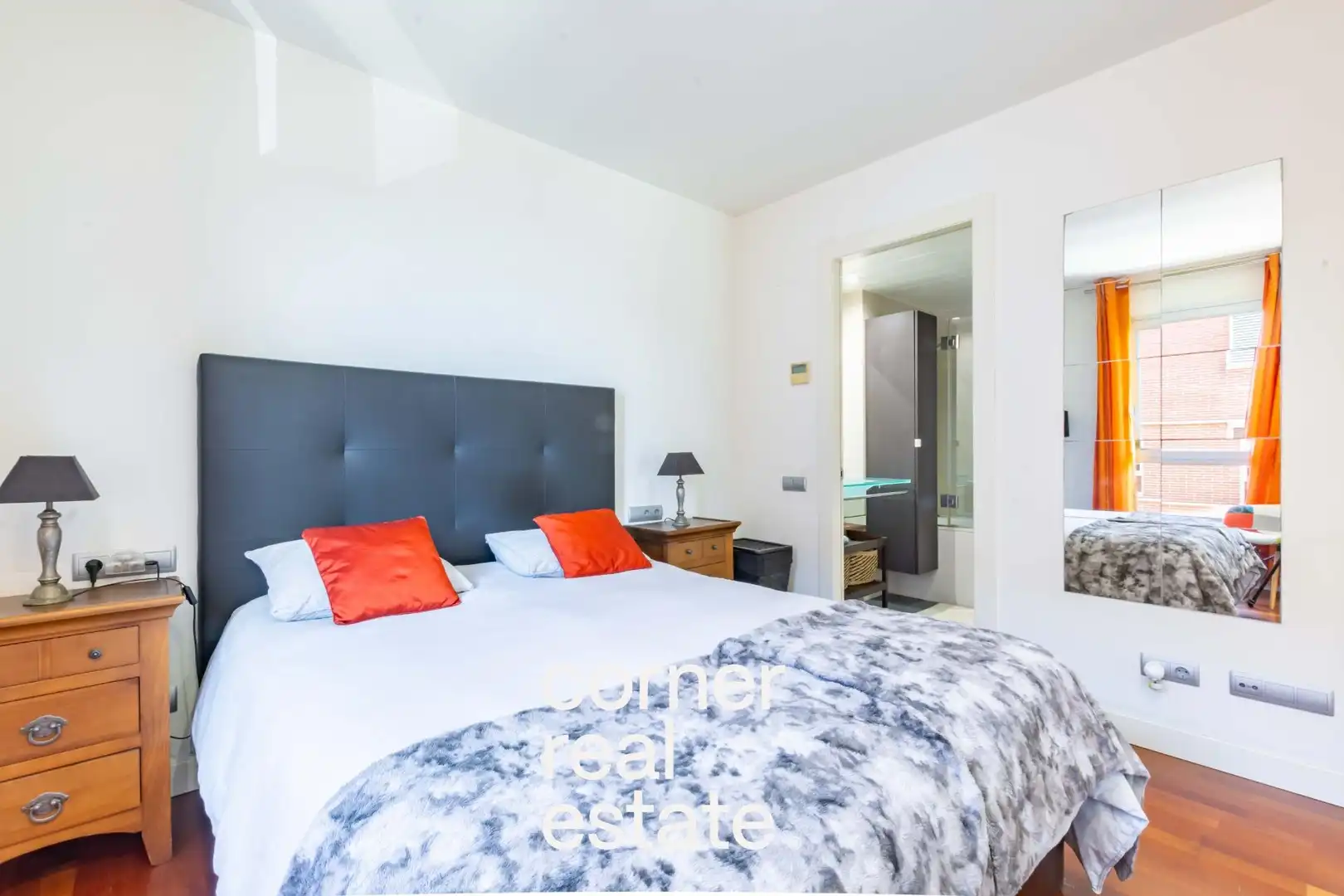 Bedroom of Flat for sale in Sant Cugat del Vallès  with Air Conditioner, Heating and Parquet flooring
