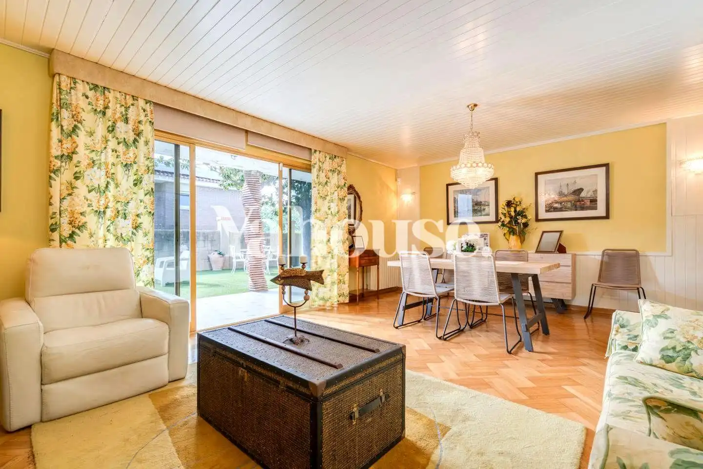 Sala d'estar de Planta baixa en venda en Barcelona amb Jardí privat i Parquet