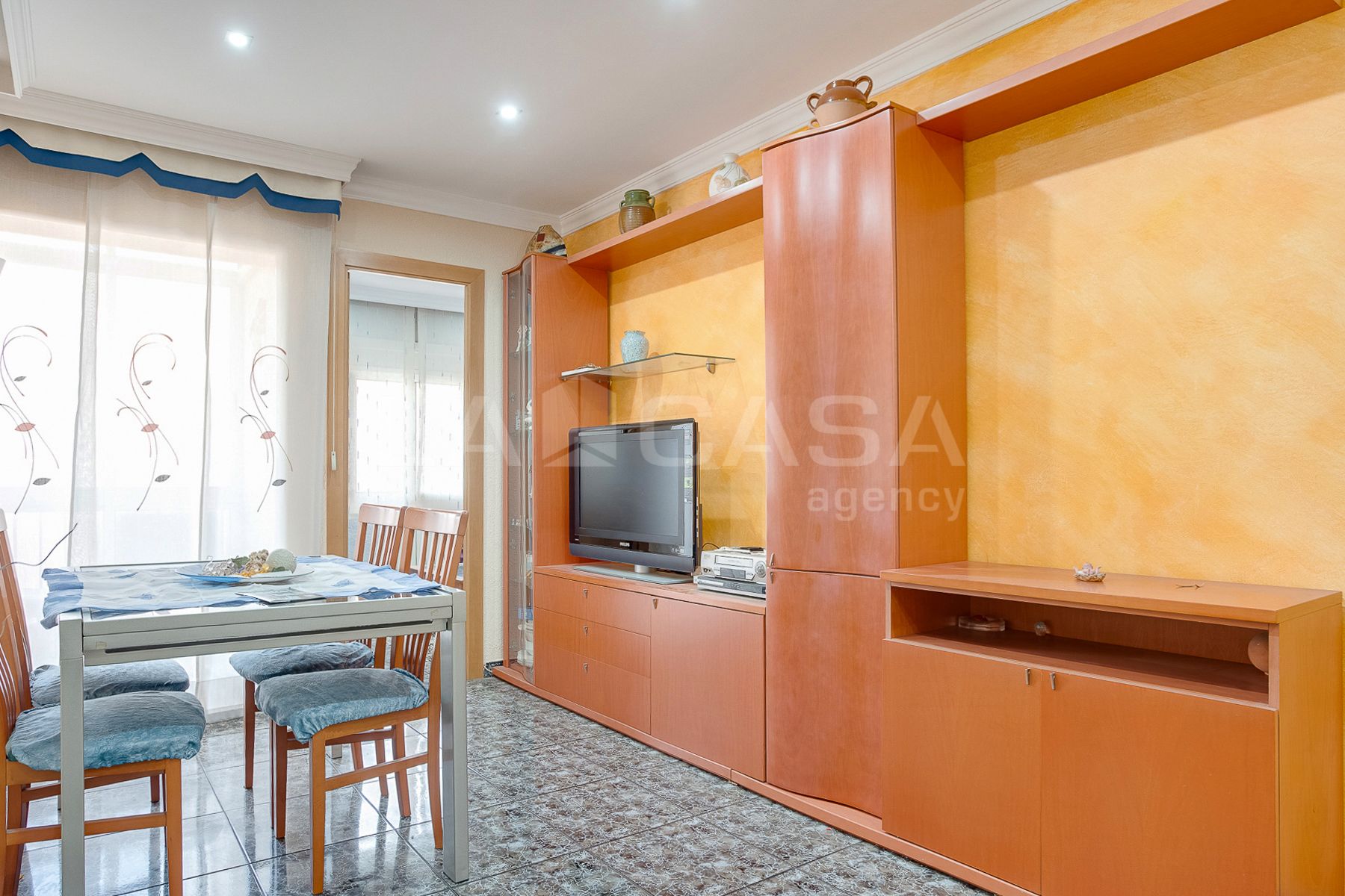Sala d'estar de Pis en venda en L'Hospitalet de Llobregat amb Balcó