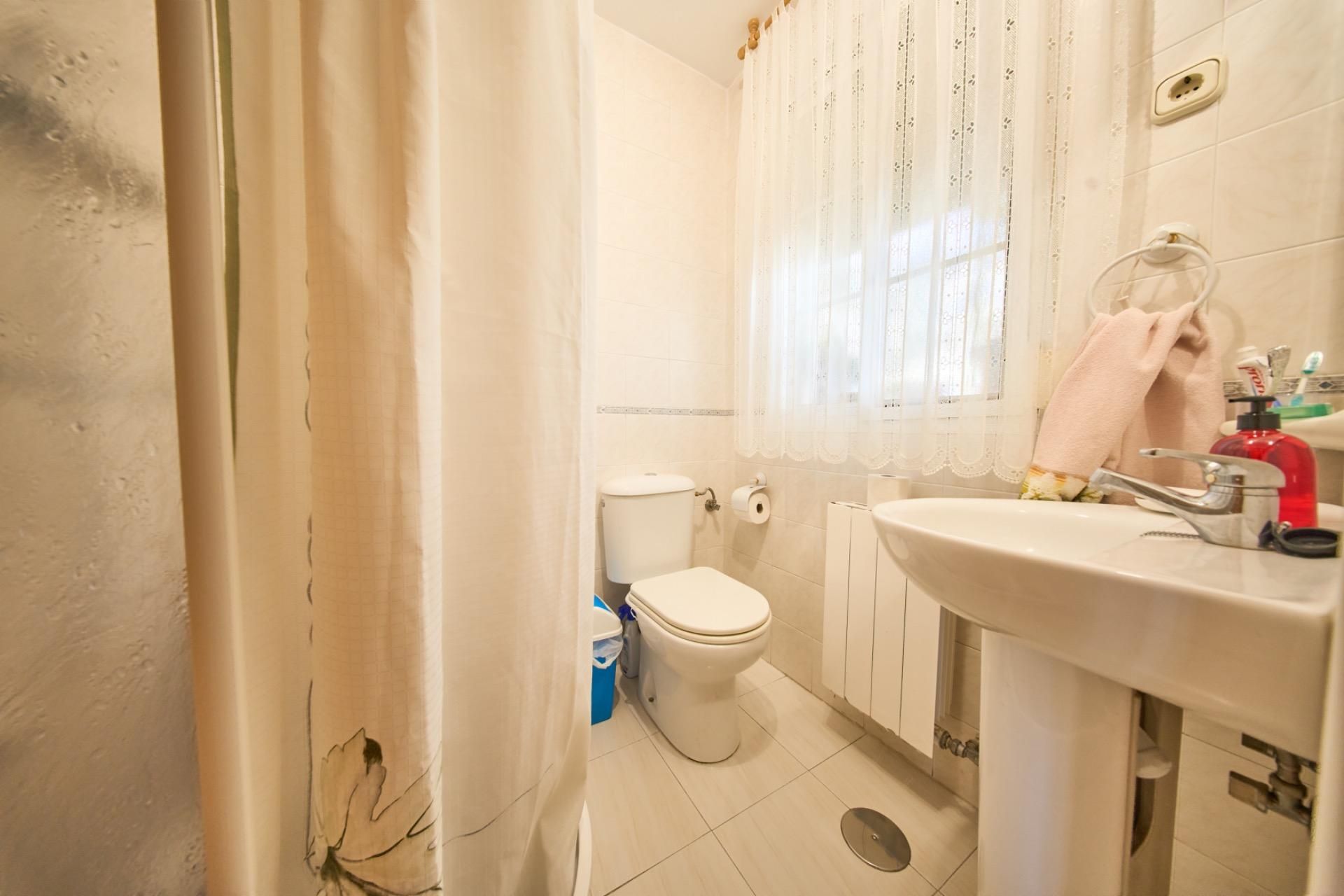Bathroom of Single-family semi-detached for sale in Alfacar  with Air Conditioner, Private garden and Terrace