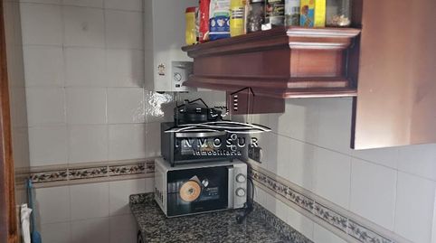 Piso en zona calle El Peso. Cuenta con recibidor, salóncomedor, cocina amueblada, cuarto de baño, dos dormitorios, trastero y park, imatge 3