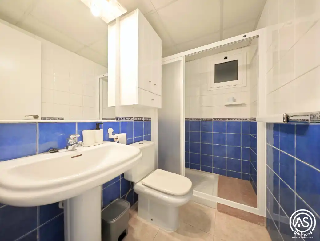 Baño de Apartamento de alquiler en Mont-roig del Camp con Aire acondicionado, Calefacción y Jardín privado