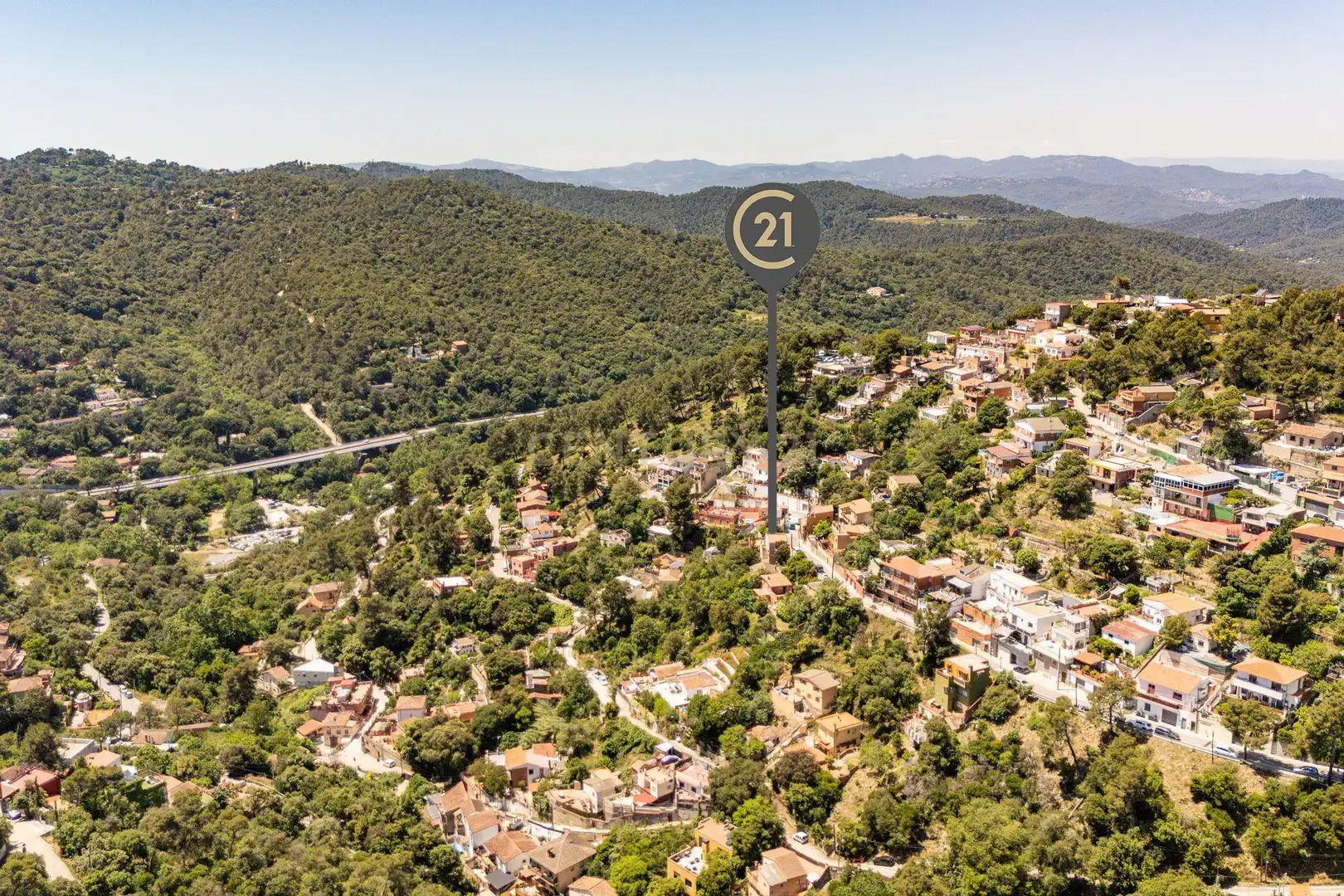 Vista exterior de Casa o xalet en venda en Sant Cugat del Vallès amb Jardí privat i Traster