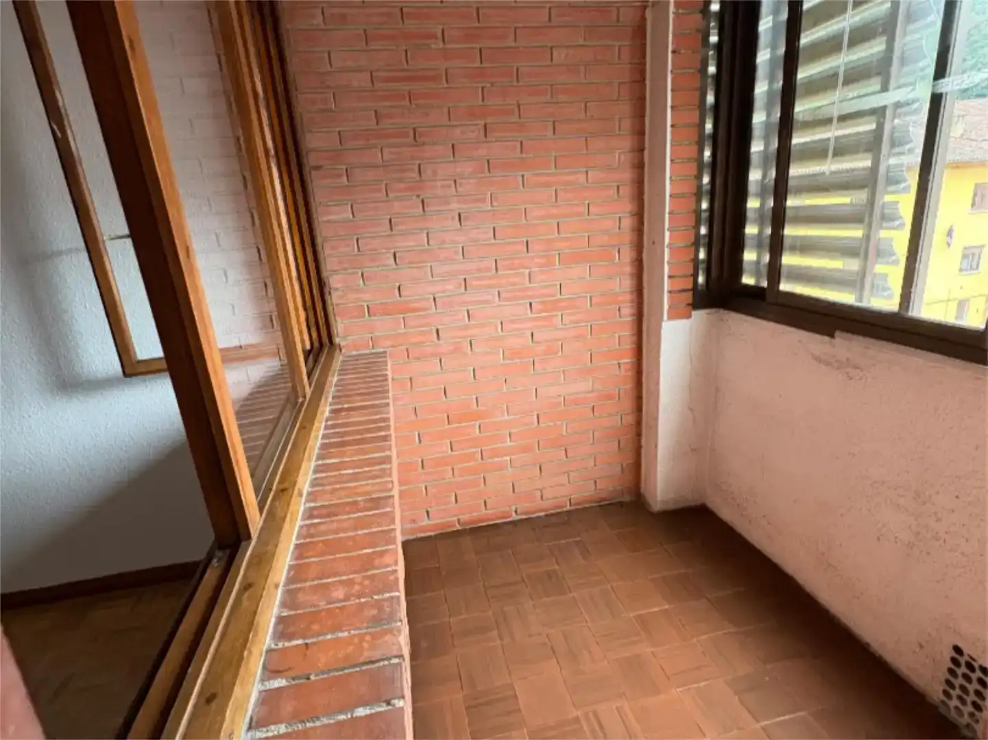 Terrassa de Pis en venda en Oviedo  amb Parquet