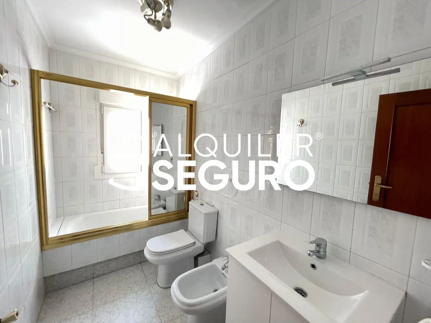 Bathroom of Flat for rent in Madrid  with Air Conditioner, Heating and Terrace