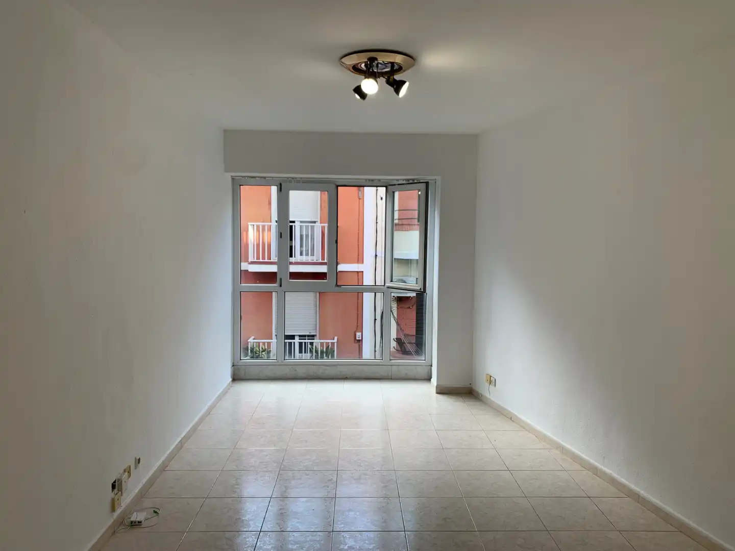 Balcony of Flat for rent in Madrid  with Oven and Washing machine