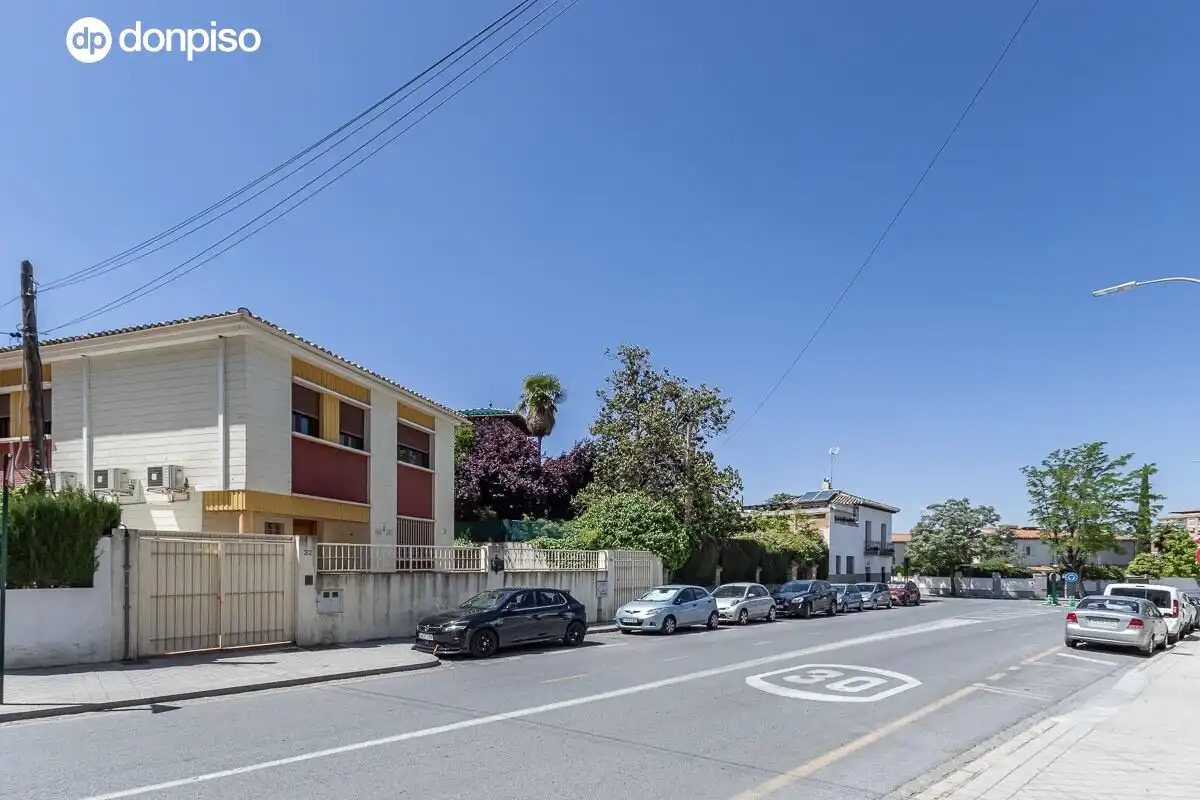 Vista exterior de Casa o chalet en venta en Granada con Aire acondicionado, Calefacción y Jardín privado