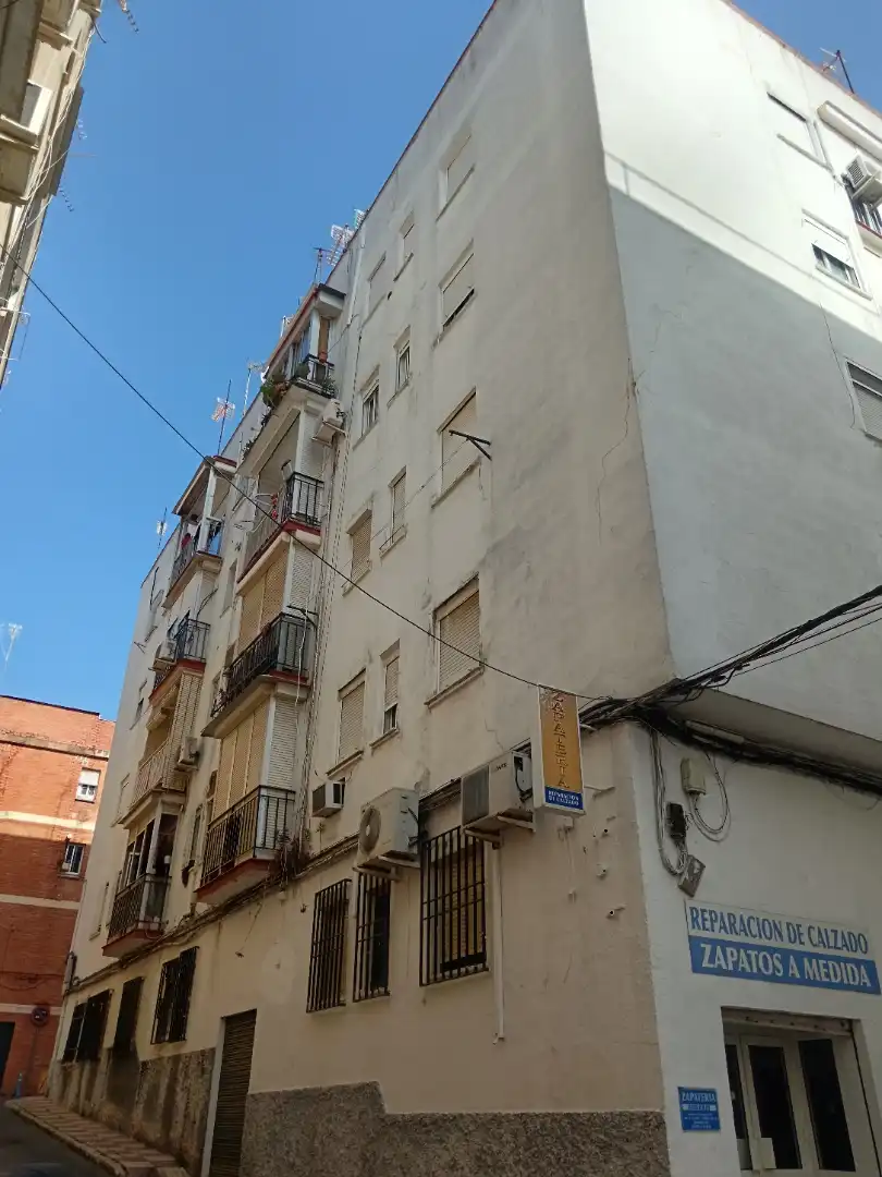 Vista exterior de Piso en venta en San Juan de Aznalfarache con Amueblado y Balcón