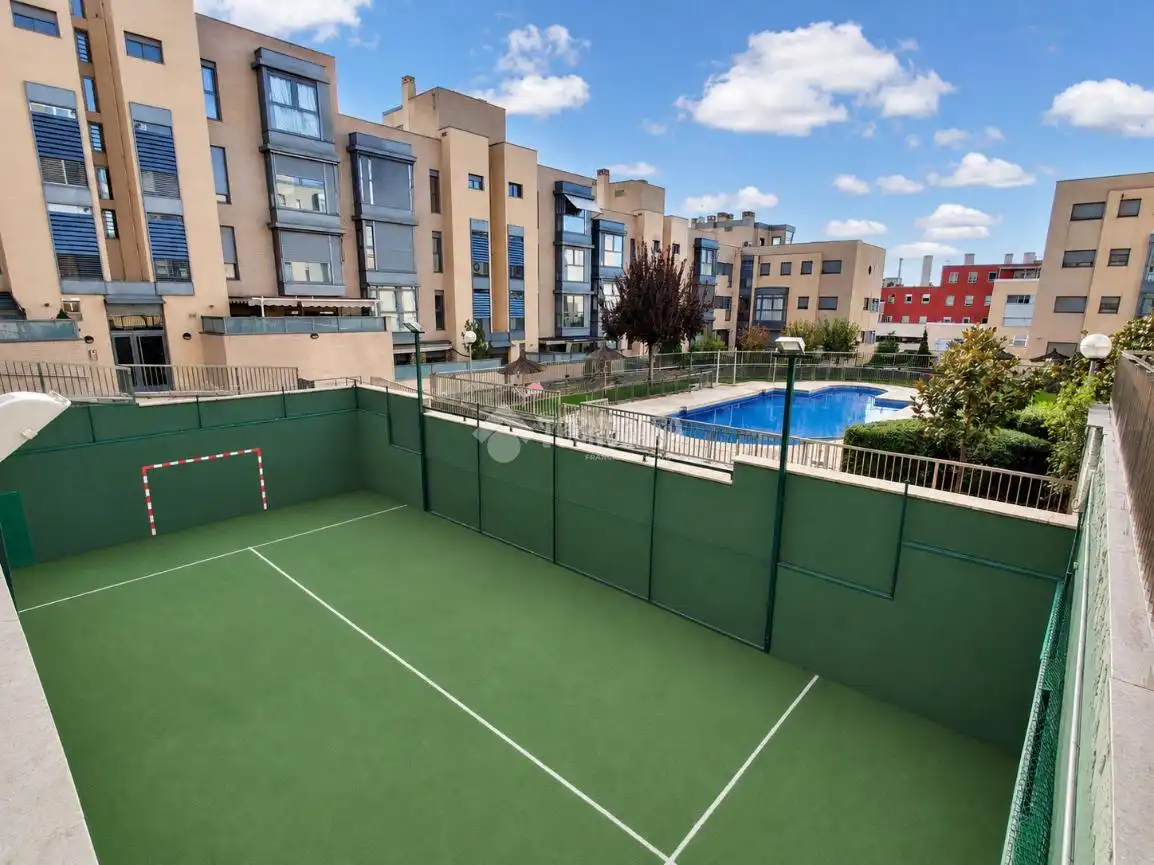 Swimming pool of Flat for sale in Madrid  with Air Conditioner, Heating and Terrace