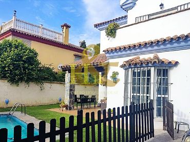 Casa amb piscina en venda a Camino de la Jara