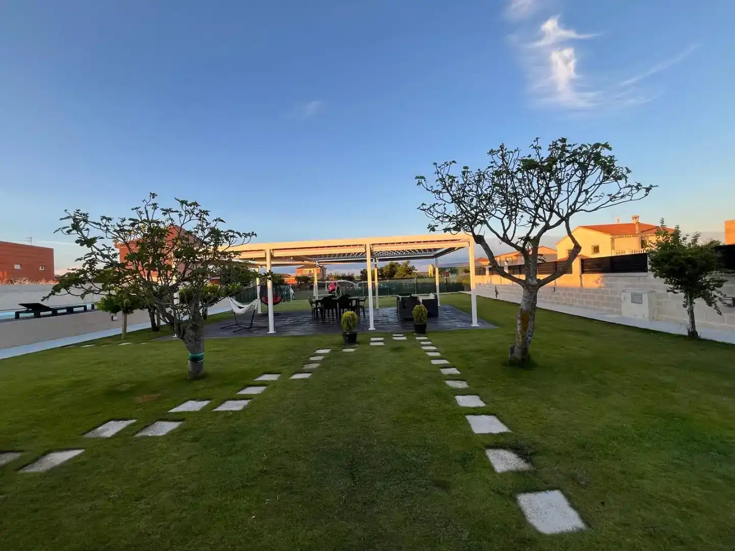 Terraza de Casa o chalet de alquiler en Calvarrasa de Abajo con Jardín privado, Piscina y Amueblado
