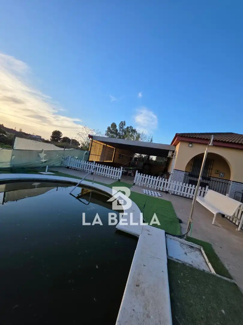 Jardí de Casa o xalet en venda en Coria del Río amb Aire condicionat, Jardí privat i Traster