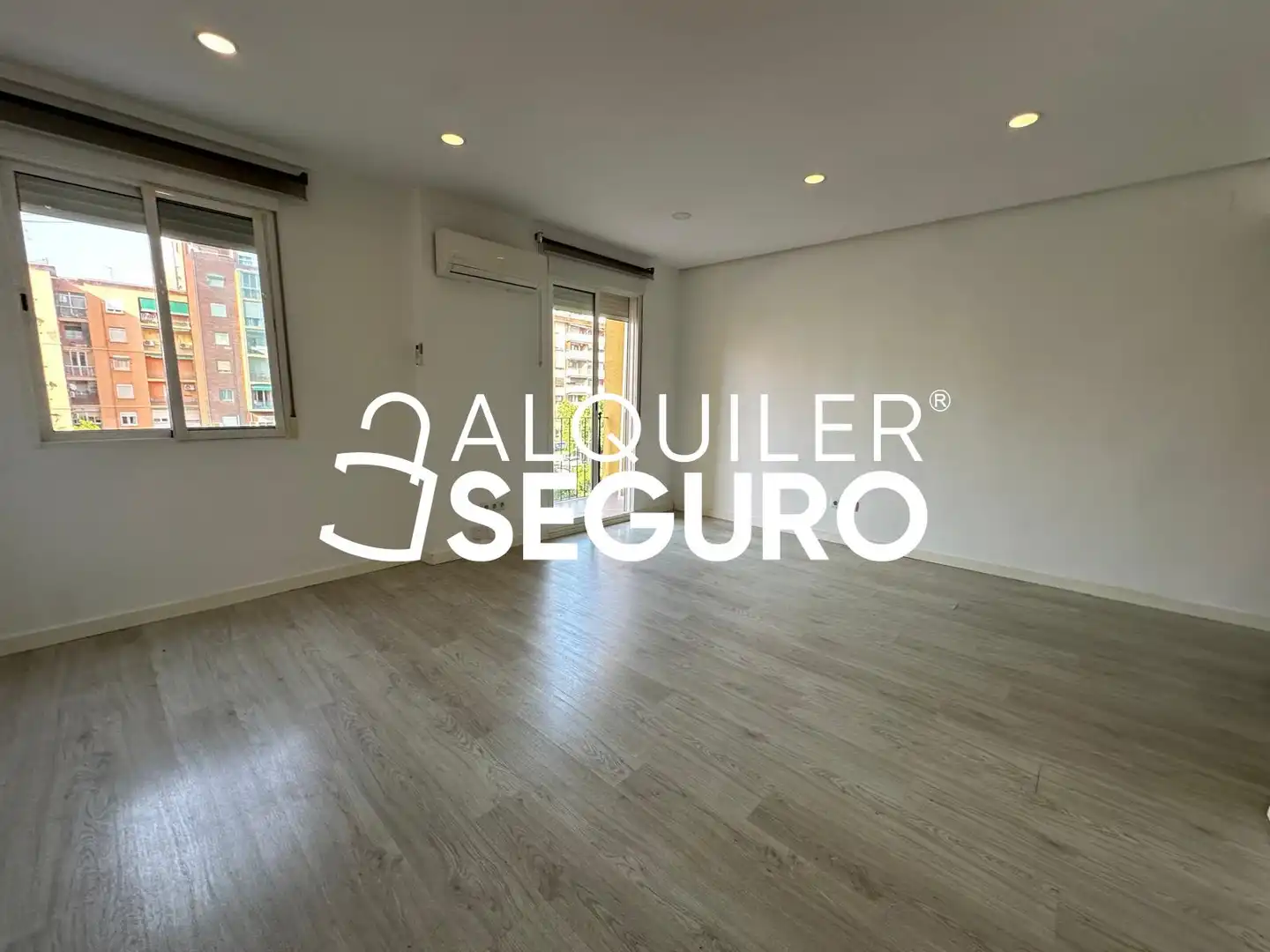 Habitación de Piso de alquiler en Valencia con Aire acondicionado y Amueblado