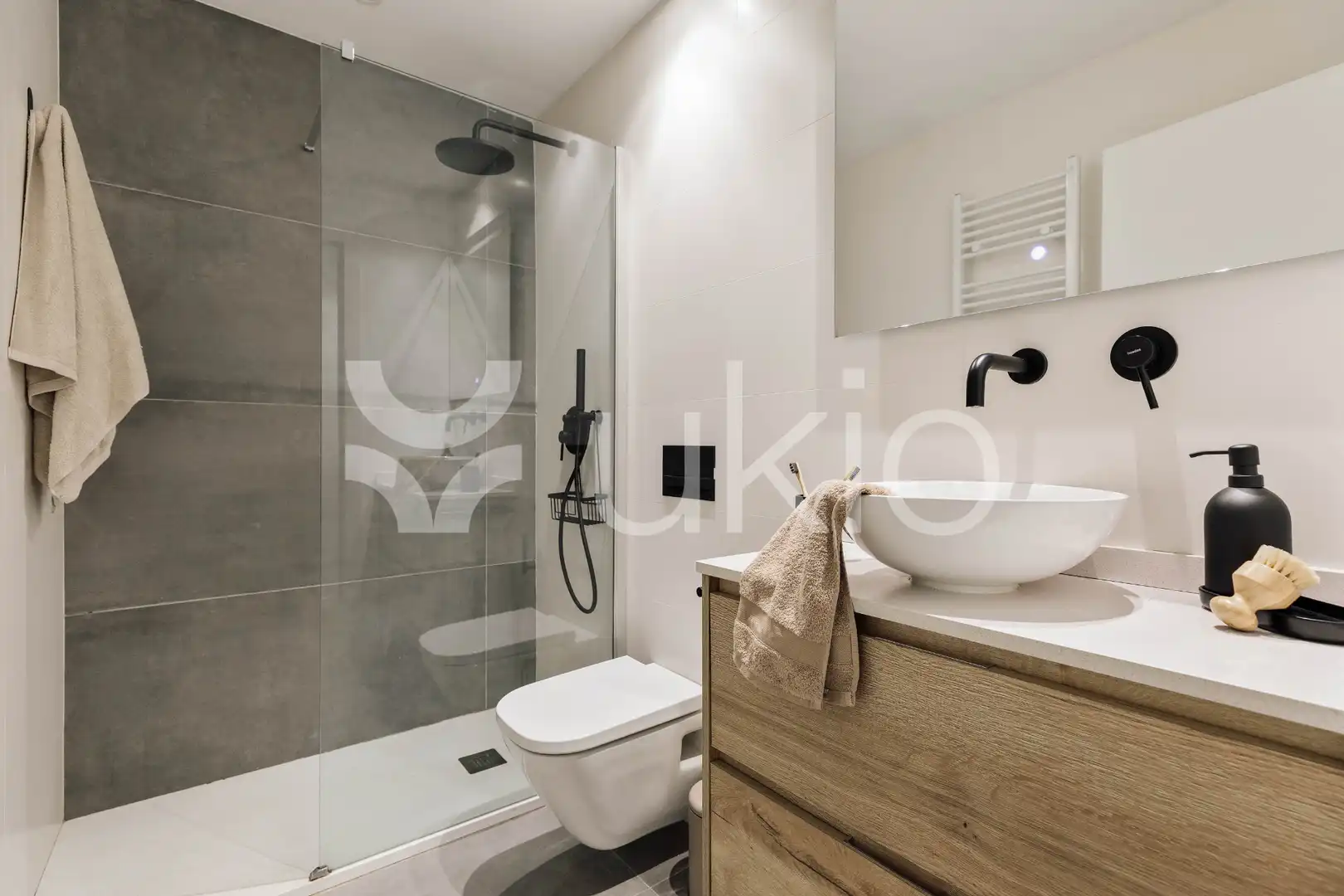 Bathroom of Apartments for rent in Barcelona  with Air Conditioner, Heating and Terrace