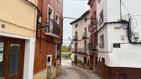 Vista exterior de Casa o xalet en venda en Albalate del Arzobispo amb Traster i Balcó