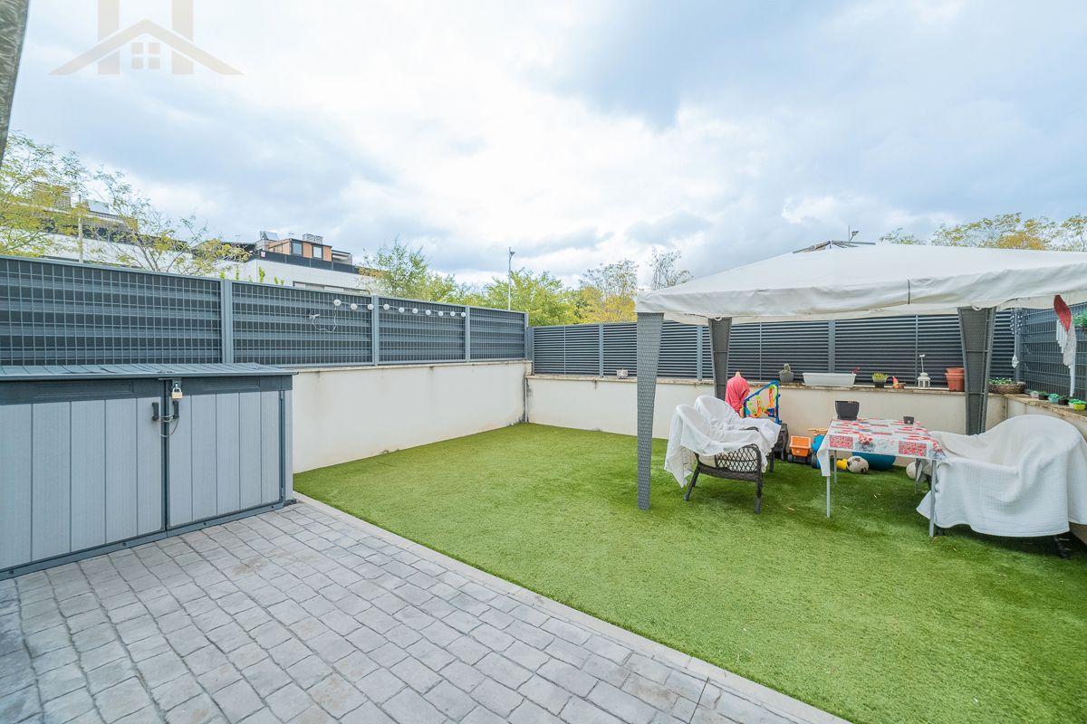 Terrassa de Casa adosada en venda en Móstoles amb Aire condicionat, Calefacció i Jardí privat