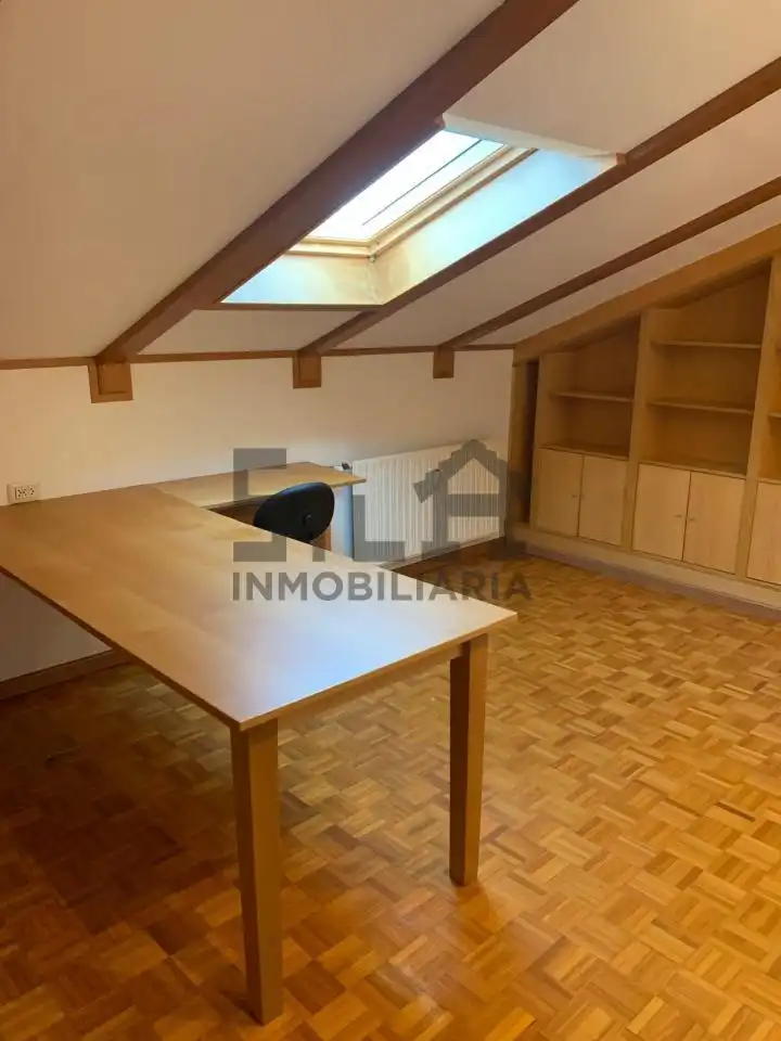 Dúplex de lloguer en Ourense Capital  amb Calefacció, Parquet i Balcó