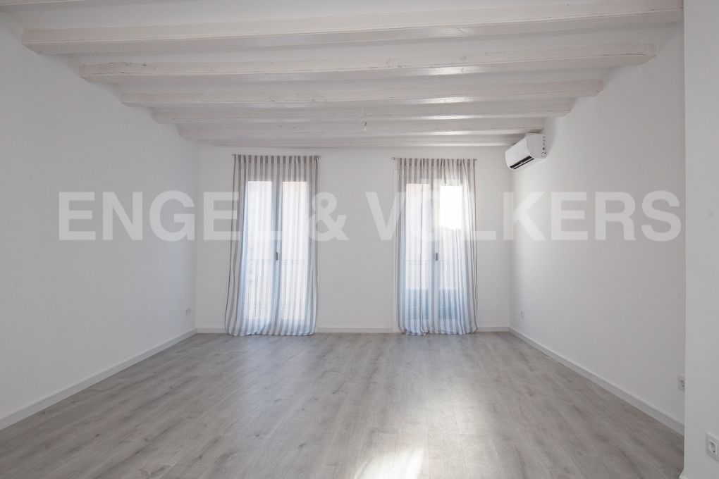 Living room of Apartment for sale in  Barcelona Capital  with Air Conditioner, Heating and Parquet flooring