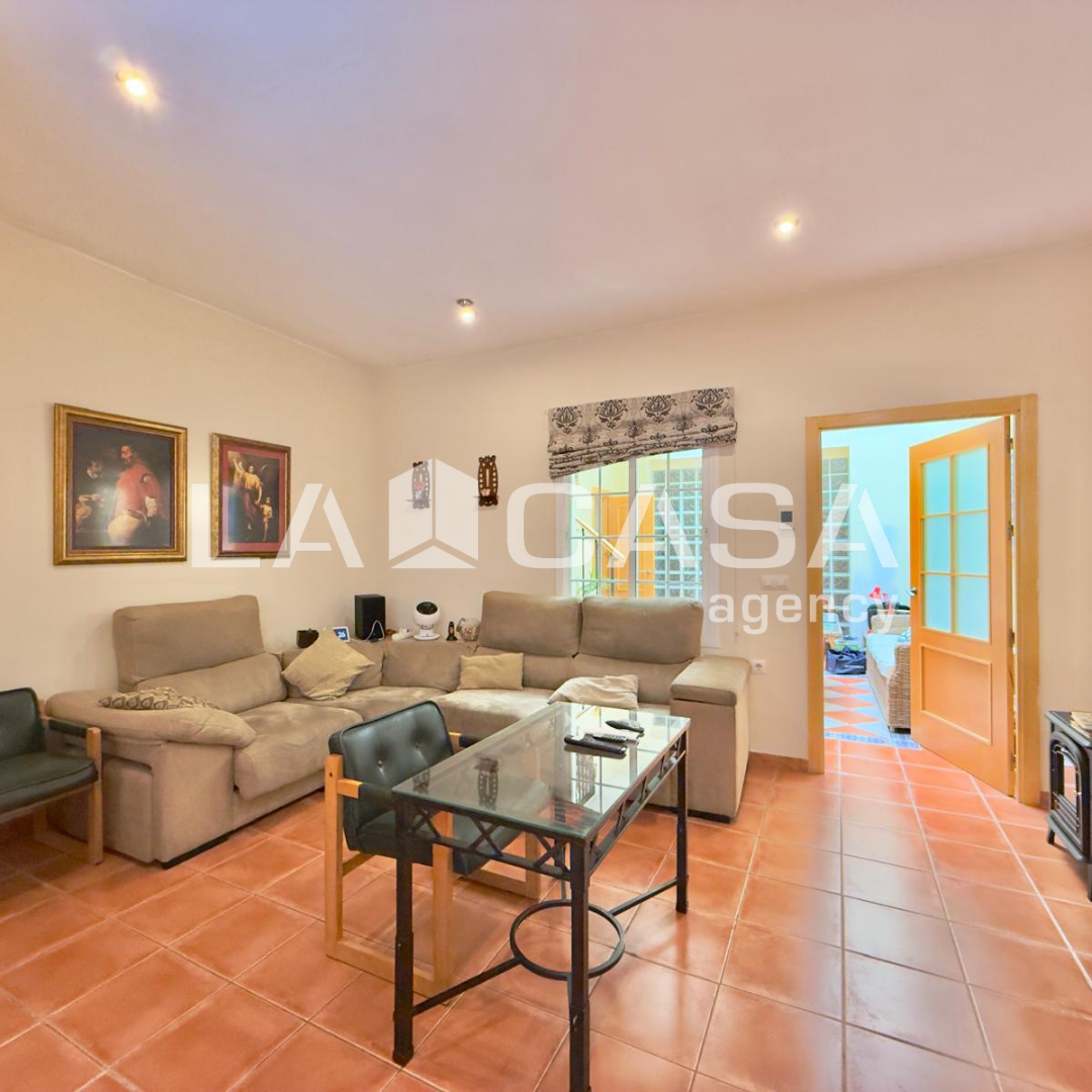 Single-family semi-detached for sale in Calle Antonio Machín, Cruz Roja, Macarena